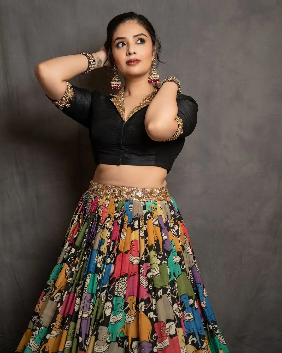 Maa TV Anchor Sreemukhi in Black Lehenga Choli